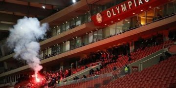 Alldaynews.gr Ολυμπιακός – Παναθηναϊκός: Συμπλοκές στο «Γ. Καραϊσκάκης» – Τραυματίστηκε αστυνομικός