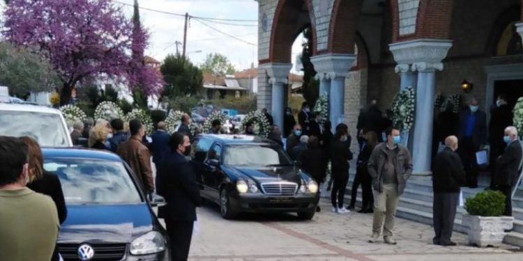 Θρήνος στην κηδεία του γιατρού Στέλιου Κούτσια-Τραγικός ο Θάνατός του[Φωτογραφίες]