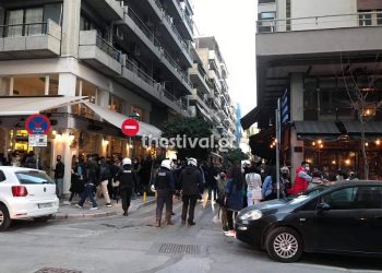 Θεσσαλονίκη: Χαμός έξω από μπαράκια του κέντρου – Επέμβαση δεκάδων αστυνομικών (pics, video)