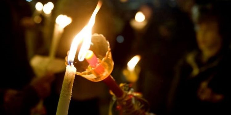 Alldaynews.gr Πάσχα με Lockdown: Τι ώρα θα κάνουμε Ανάσταση και που θα ψήσουμε τον οβελία