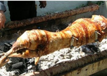 Σούβλισμα: Όλα τα μυστικά για να βγει “λουκούμι” το αρνί