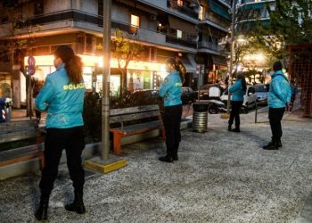 Τρολάρισμα στην ΕΛ.ΑΣ για την αστυνόμευση άδειας πλατείας «Θέλω έναν να μου κρατάει θέση πάρκινγκ»