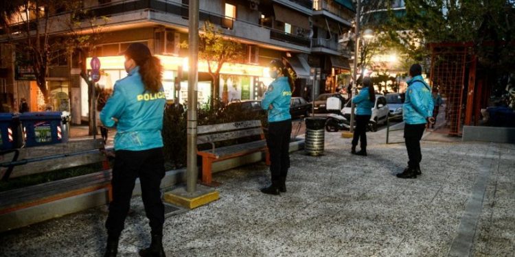 Alldaynews.gr Τρολάρισμα στην ΕΛ.ΑΣ για την αστυνόμευση άδειας πλατείας «Θέλω έναν να μου κρατάει θέση πάρκινγκ»