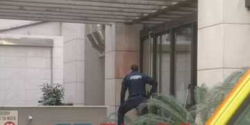 Τραγωδία πριν Λίγο: Έδωσε τέλος στη ζωή του πέφτοντας απο τον 7ο όροφο[video]