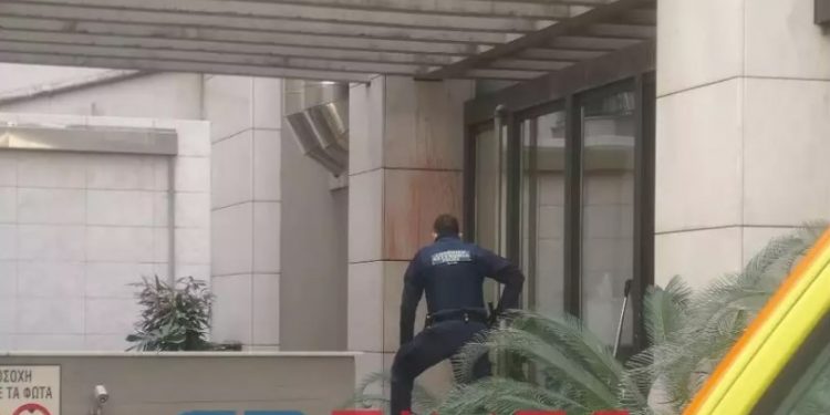 Τραγωδία πριν Λίγο: Έδωσε τέλος στη ζωή του πέφτοντας απο τον 7ο όροφο[video]