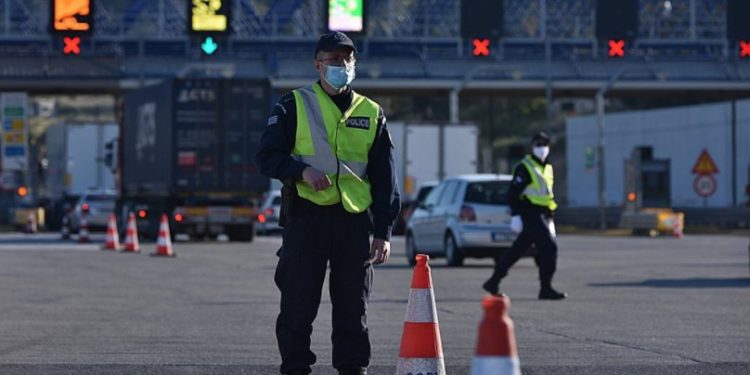 Alldaynews.gr Τέλος το Πάσχα στο Χωριό: Τι ώρα θα γίνουν Επιτάφιος και Ανάσταση