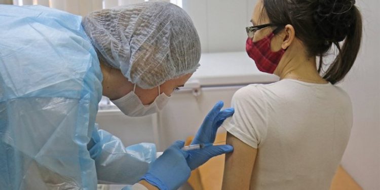 Alldaynews.gr Εμβόλια AstraZeneca και Johnson&Johnson: Σύσταση να μην χορηγούνται σε εγκύους
