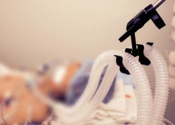 Σε κρίσιμη γνωστός τραγουδιστής: Σε κώμα μετά από υπερβολική δόση ναρκωτικών