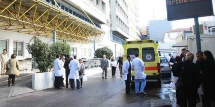 «Βοηθήστε με»-Τραγωδία πριν Λίγο: 30χρονος κατέληξε έξω από τον «Ευαγγελισμό», σχεδόν αβοήθητος