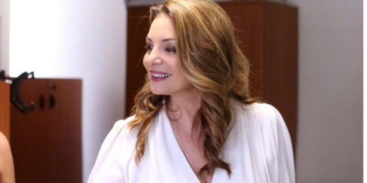 Αγνώριστη η Άντζελα Γκερέκου![photo]