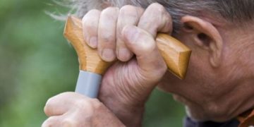 Τραγικές στιγμές για 85χρονο: Του έκανε έξωση ο ίδιος του ο γιός λίγο καιρό αφού “έχασε” την σύζυγό του