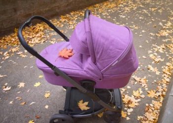 Τραγωδία: Δύο εβδομάδων μωρό βγήκε την πρώτη του βόλτα και σκοτώθηκε από αυτοκίνητο