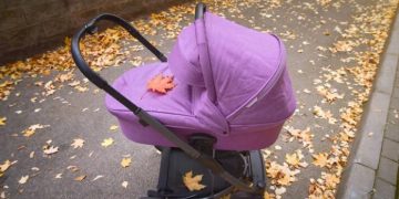 Τραγωδία: Δύο εβδομάδων μωρό βγήκε την πρώτη του βόλτα και σκοτώθηκε από αυτοκίνητο