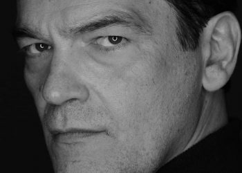 Κωνσταντίνος Καζάκος: «Τα φίδια πρέπει να τα πατάς την ώρα που βγαίνουν»