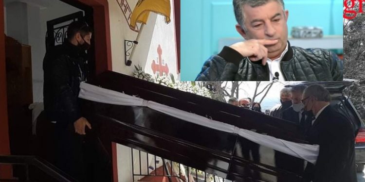 Γιώργος Καραϊβάζ: Ανείπωτη θλίψη στην κηδεία του αδικοχαμένου δημοσιογράφου[Φωτογραφίες]