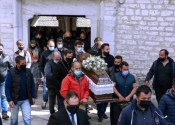 Έγκλημα Μακρινίτσα: Τους ήθελε Νεκρούς-Έμπηξε βαθιά το μαχαίρι στην καρδιά-Σοκάρουν οι λεπτομέρειες από την ιατροδικαστή