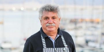 Όλο το μενού που σερβιρίστηκε στο Προεδρικό στις 25 Μαρτίου ζητήθηκε από το βρετανικό παλάτι – Τι αποκάλυψε ο Λαζάρου