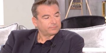 Ζήλιες ο Λιάγκας! Κοίταξε κρυφά το κινητό της Φαίης Σκορδά[video]