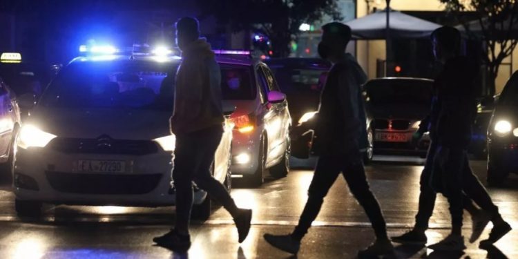 Πάσχα: Ανακοινώνεται παράταση στην απαγόρευση κυκλοφορίας για την Ανάσταση