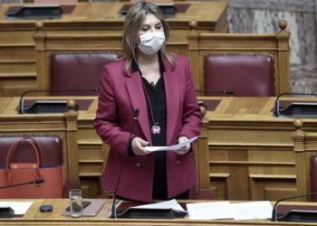 Μακρή: Θα ανοίξουν πρώτα τα Λύκεια και μετά τα Γυμνάσια