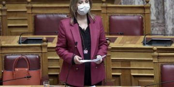 Alldaynews.gr Μακρή: Θα ανοίξουν πρώτα τα Λύκεια και μετά τα Γυμνάσια