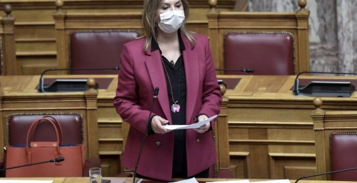 Alldaynews.gr Μακρή: Θα ανοίξουν πρώτα τα Λύκεια και μετά τα Γυμνάσια