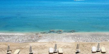 Τραγωδία στη Βουλιαγμένη-Πήγε για μπάνιο και την ανέσυραν Νεκρή