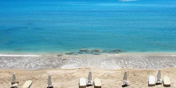 Τραγωδία στη Βουλιαγμένη-Πήγε για μπάνιο και την ανέσυραν Νεκρή