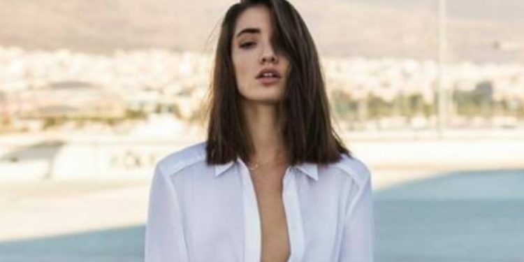 Ηθοποιός Σοφίνα Λαζαράκη: Μηχανή της ομάδας ΔΙΑΣ χτύπησε τον σκύλο μου – Με κόλλησαν στον τοίχο