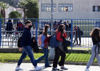Self test: Θετικοί 408 μαθητές και εκπαιδευτικοί – Πώς θα γίνει το άνοιγμα των σχολείων