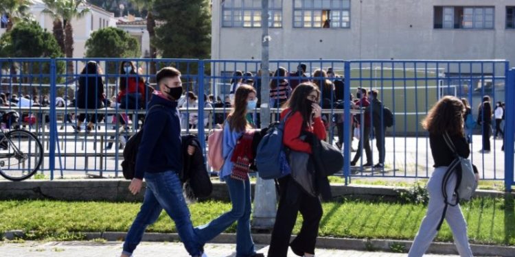 Alldaynews.gr Self test: Θετικοί 408 μαθητές και εκπαιδευτικοί – Πώς θα γίνει το άνοιγμα των σχολείων