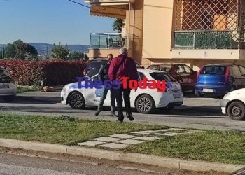 «Προδότη, ξεφτίλα, είμαι θεματοφύλακας του Συντάγματος» – Μαθητής αρνείται να κάνει self test στη Θεσσαλονίκη (vids)