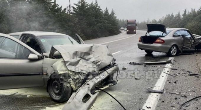 ΠΡΙΝ ΑΠΟ ΛΙΓΟ: Σοκαριστικό τροχαίο με τέσσερις τραυματίες