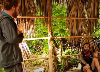 Survivor: Τριαντάφυλλος εκτός ορίων – Ο Τζέιμς τον έβγαλε από τα ρούχα του (video)