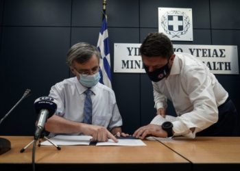 Όχι στο άνοιγμα των σχολείων από τον Σωτήρη Τσιόδρα – Ηχηρή διαφωνία στην Επιτροπή