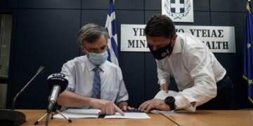 Όχι στο άνοιγμα των σχολείων από τον Σωτήρη Τσιόδρα – Ηχηρή διαφωνία στην Επιτροπή