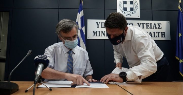 Όχι στο άνοιγμα των σχολείων από τον Σωτήρη Τσιόδρα – Ηχηρή διαφωνία στην Επιτροπή