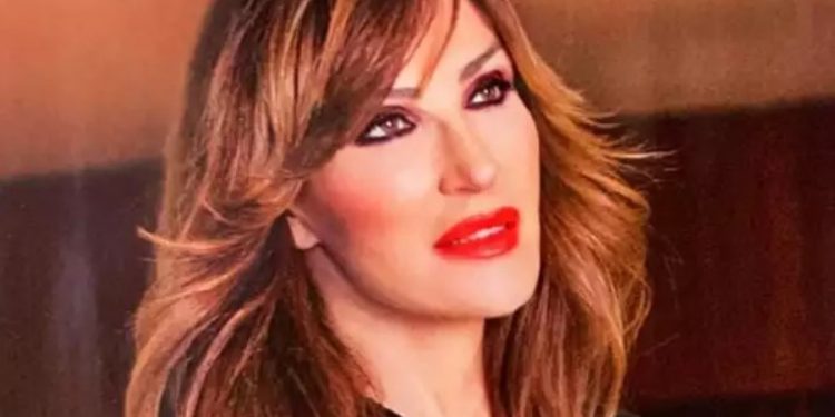 Alldaynews.gr Βίκυ Χατζηβασιλείου: «Χτυπούσα το κεφάλι μου στον τοίχο, δεν ήξερα πώς να το αντιμετωπίσω»