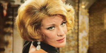 Alldaynews.gr Μαίρη Χρονοπούλου: Ποζάρει στο σπίτι της μετά από καιρό και είναι απλά υπέροχη!