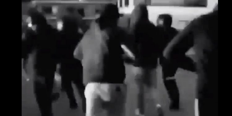 Βίντεο σοκ από άγριο ξύλο μεταξύ οπαδών στη Θεσσαλονίκη