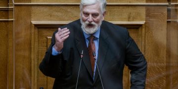 Alldaynews.gr Απίστευτη δήλωση Λοβέρδου: Αυτός που δέρνει τη γυναίκα του μπορεί να είναι καλός πατέρας – Σφοδρές αντιδράσεις