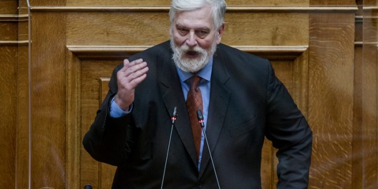 Alldaynews.gr Απίστευτη δήλωση Λοβέρδου: Αυτός που δέρνει τη γυναίκα του μπορεί να είναι καλός πατέρας – Σφοδρές αντιδράσεις