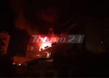 «Λαμπάδιασε» πολυκατοικία – Μεγάλη επιχείρηση της Πυροσβεστικής