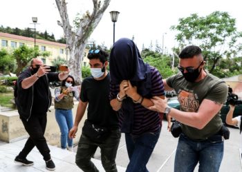 Ν. Σμύρνη-Δικηγόρος 22χρονου: “Εγώ στο βίντεο δεν είδα κανένα μόριο έξω-Είναι ο αντίχειρας”[video]