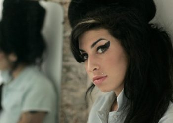 Alldaynews.gr Amy Winehouse: Την έσερναν μεθυσμένη και άρρωστη να κάνει περιοδεία