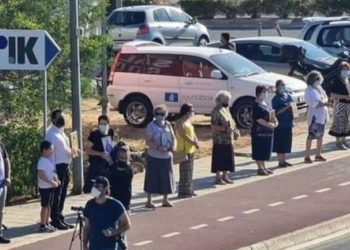 Eurovision 2021: Πανζουρλισμός στην Κύπρο – Πιστοί με εικόνες στα χέρια βγήκαν στο δρόμο να διαμαρτυρηθούν για το «El Diablo»