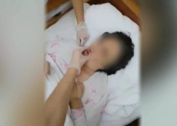 Καταγγελία: Σοκαριστικά βίντεο από Γηροκομείο στη Β. Ελλάδα – Κακοποιούν ηλικιωμένους και γελάνε (video)