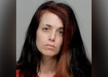 33χρονη βοηθός δασκάλα έκανε σ3ξ με 12χρονο μαθητή στο σπίτι της