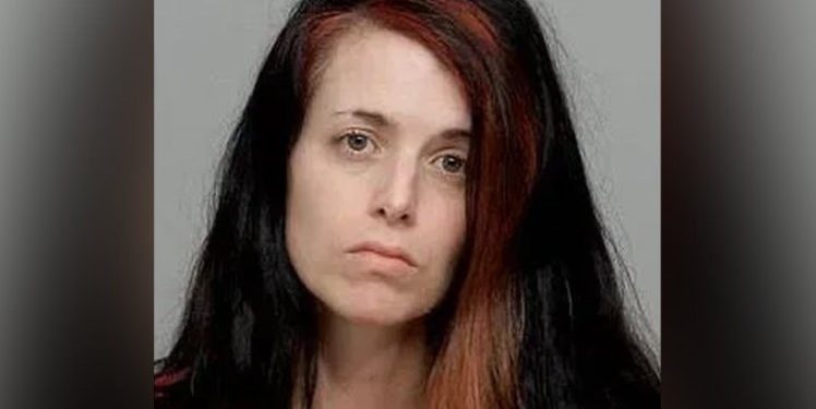 Alldaynews.gr 33χρονη βοηθός δασκάλα έκανε σ3ξ με 12χρονο μαθητή στο σπίτι της