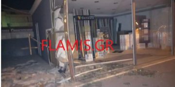 Alldaynews.gr Νέα τραγωδία: Μηχανή «καρφώθηκε» σε τζαμαρία καταστήματος με πλακάκια – Τον έβγαλαν νεκρό (pics)